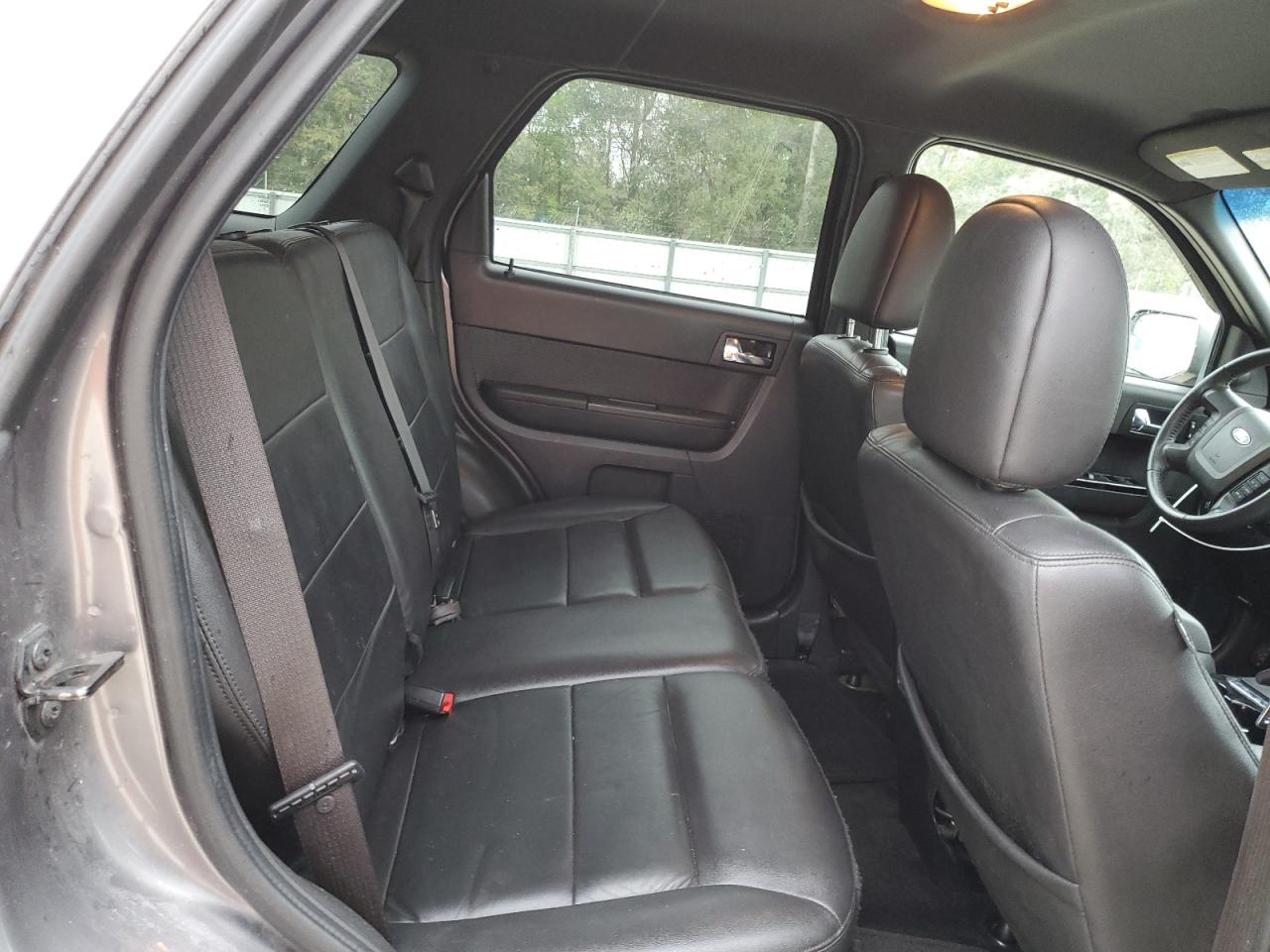 2010 Ford Escape - Image 11