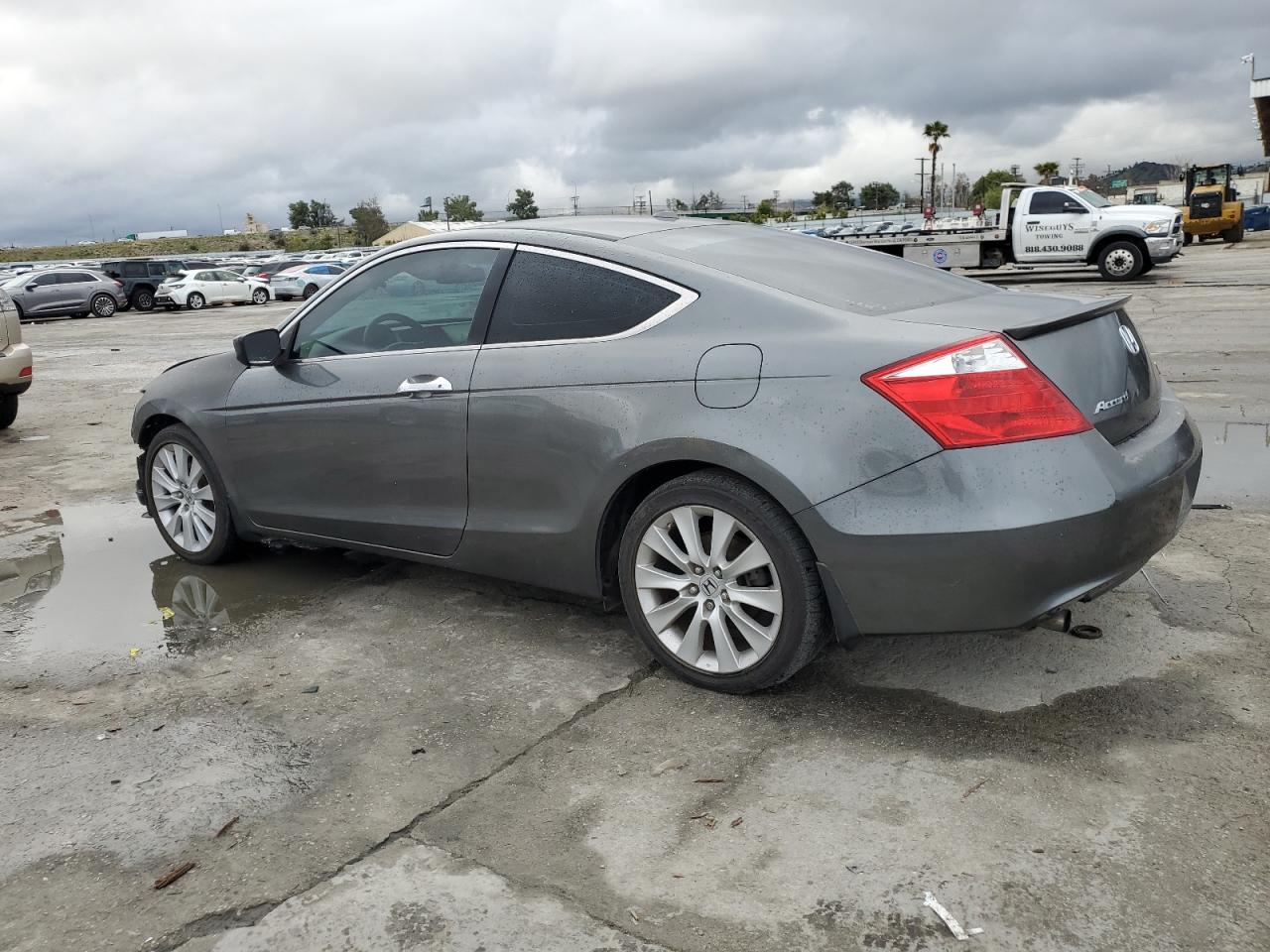 2009 Honda Accord - Image 2