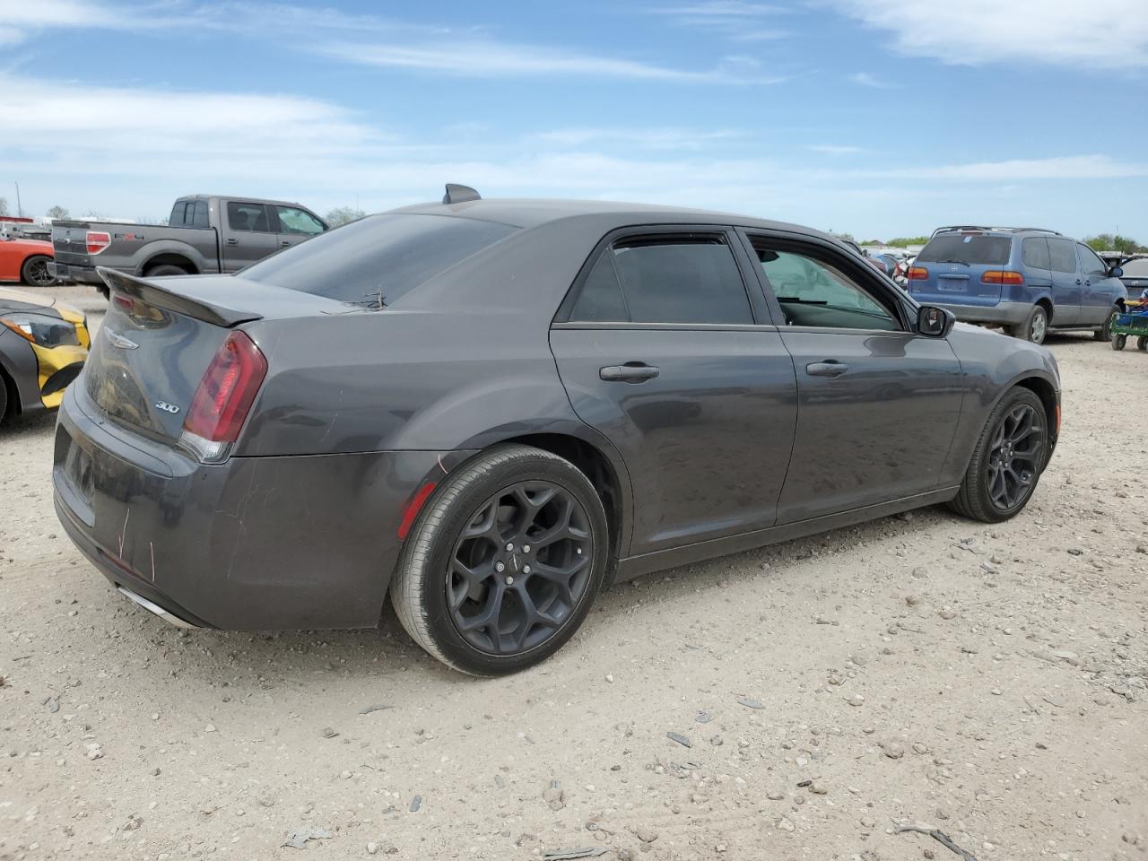 2019 Chrysler 300 - Image 3