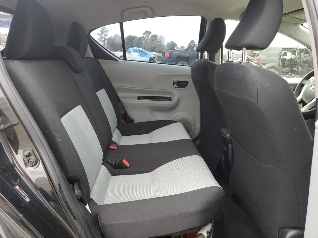 2012 Toyota Prius - Image 10
