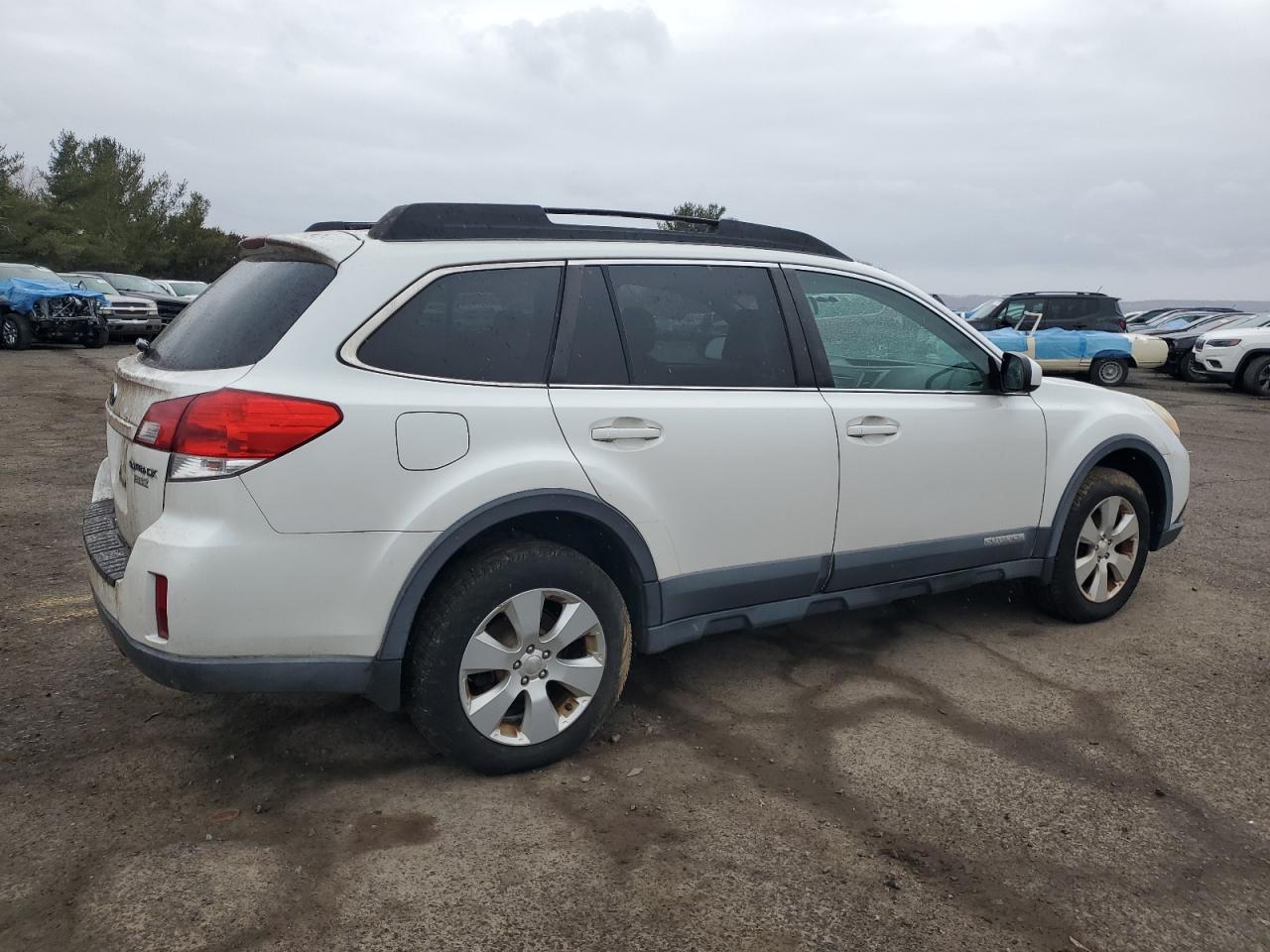 2010 Subaru Outback - Image 3