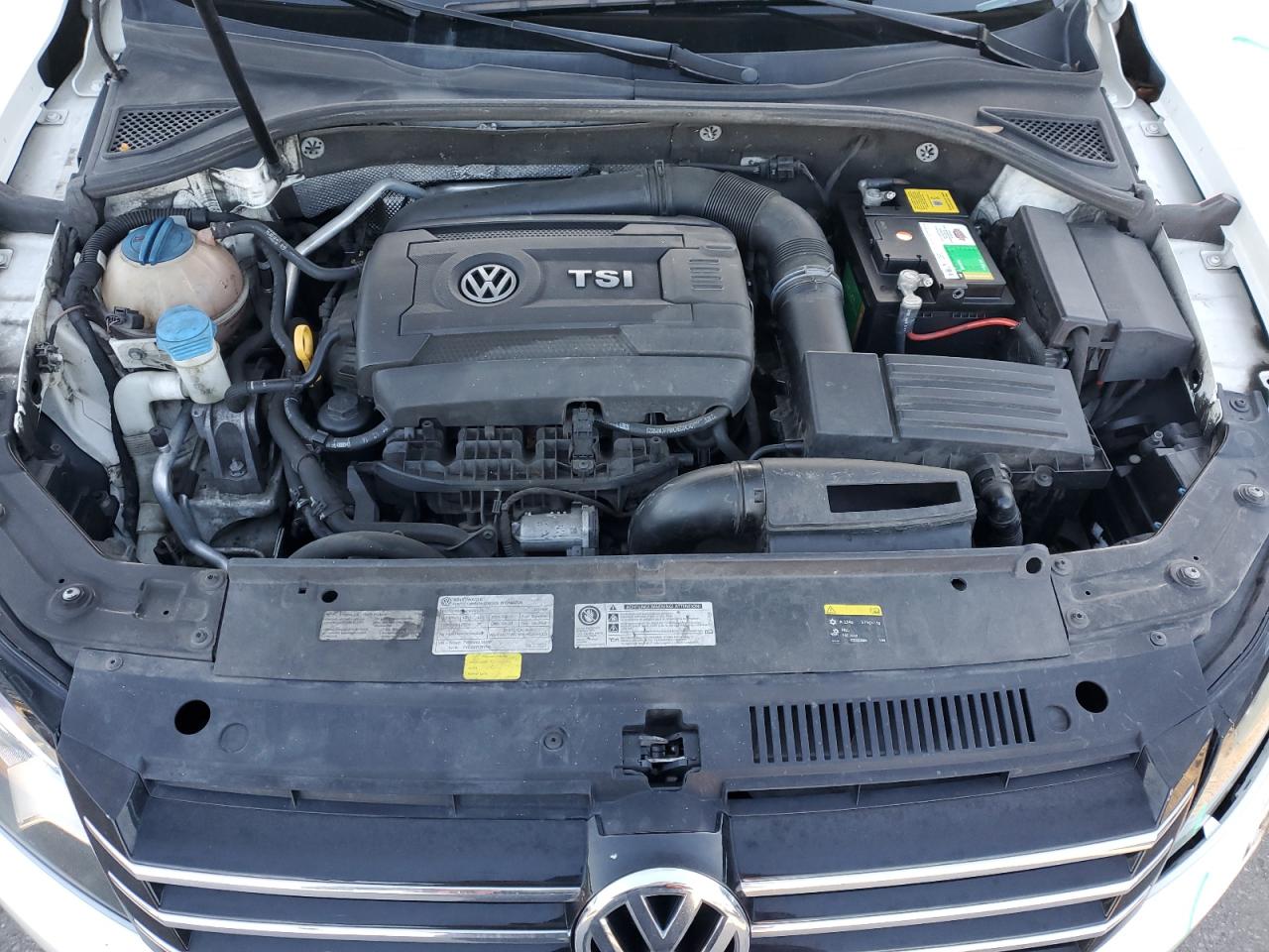 2015 Volkswagen Passat - Image 11
