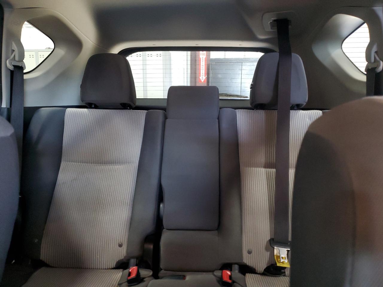 2015 Toyota RAV 4 - Image 10