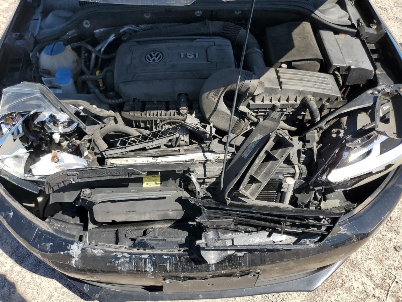 2014 Volkswagen Jetta - Image 13