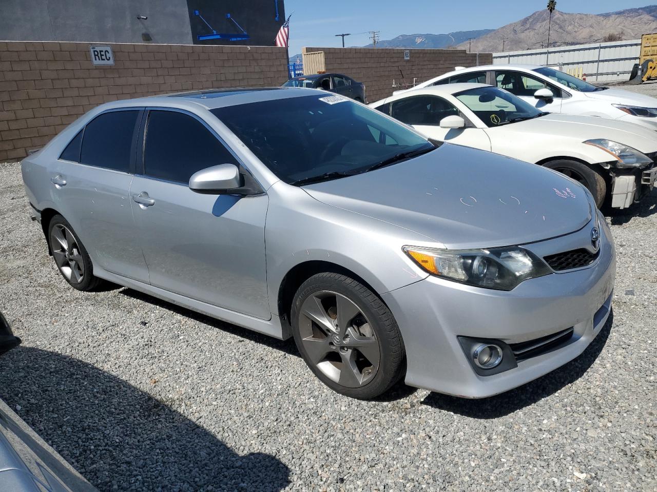 2014 Toyota Camry - Image 4