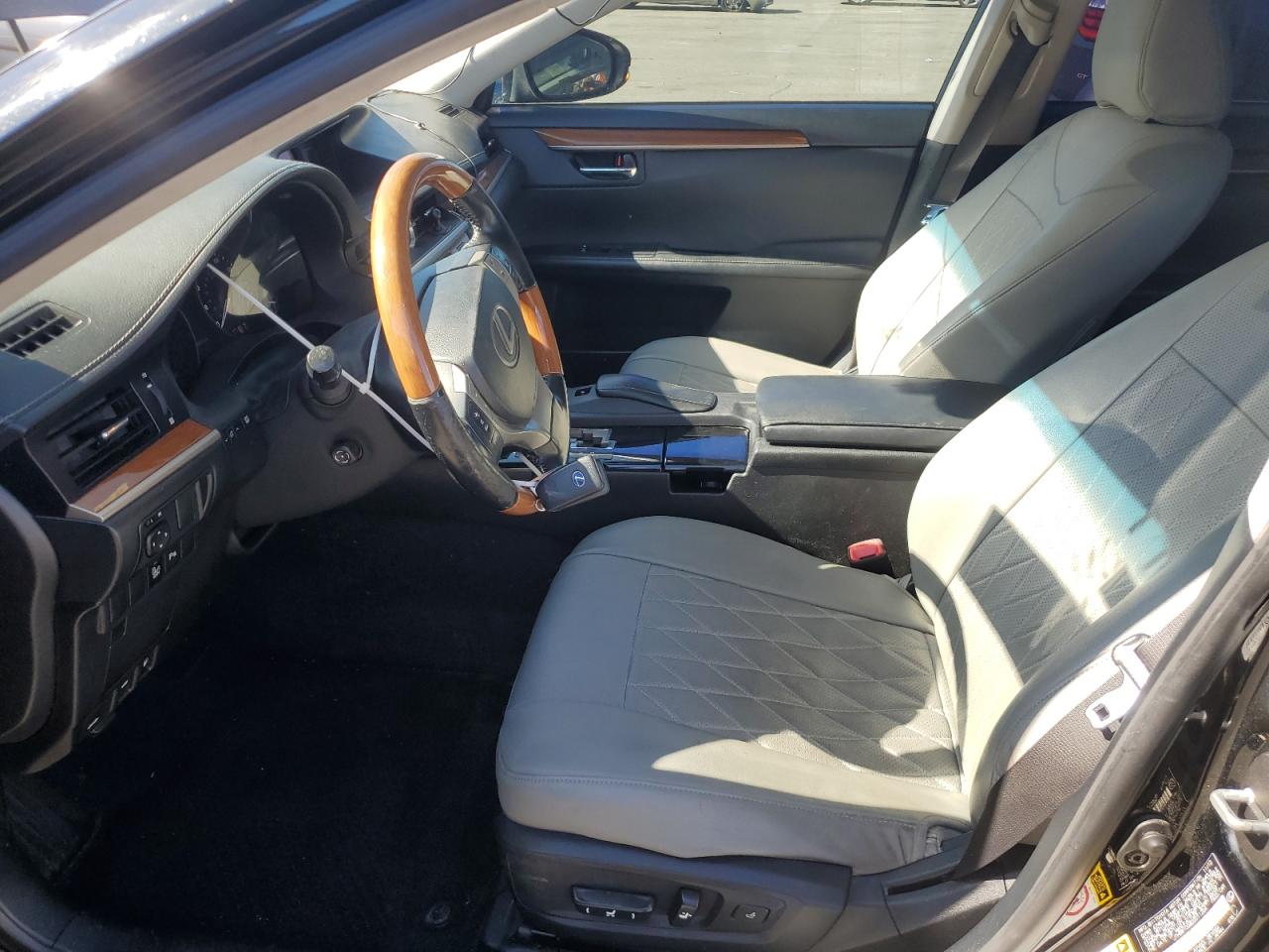 2013 Lexus ES - Image 7