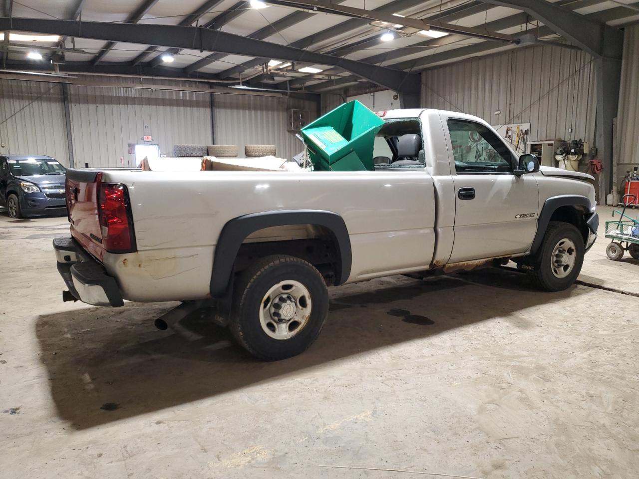2005 Chevrolet Silverado - Image 3