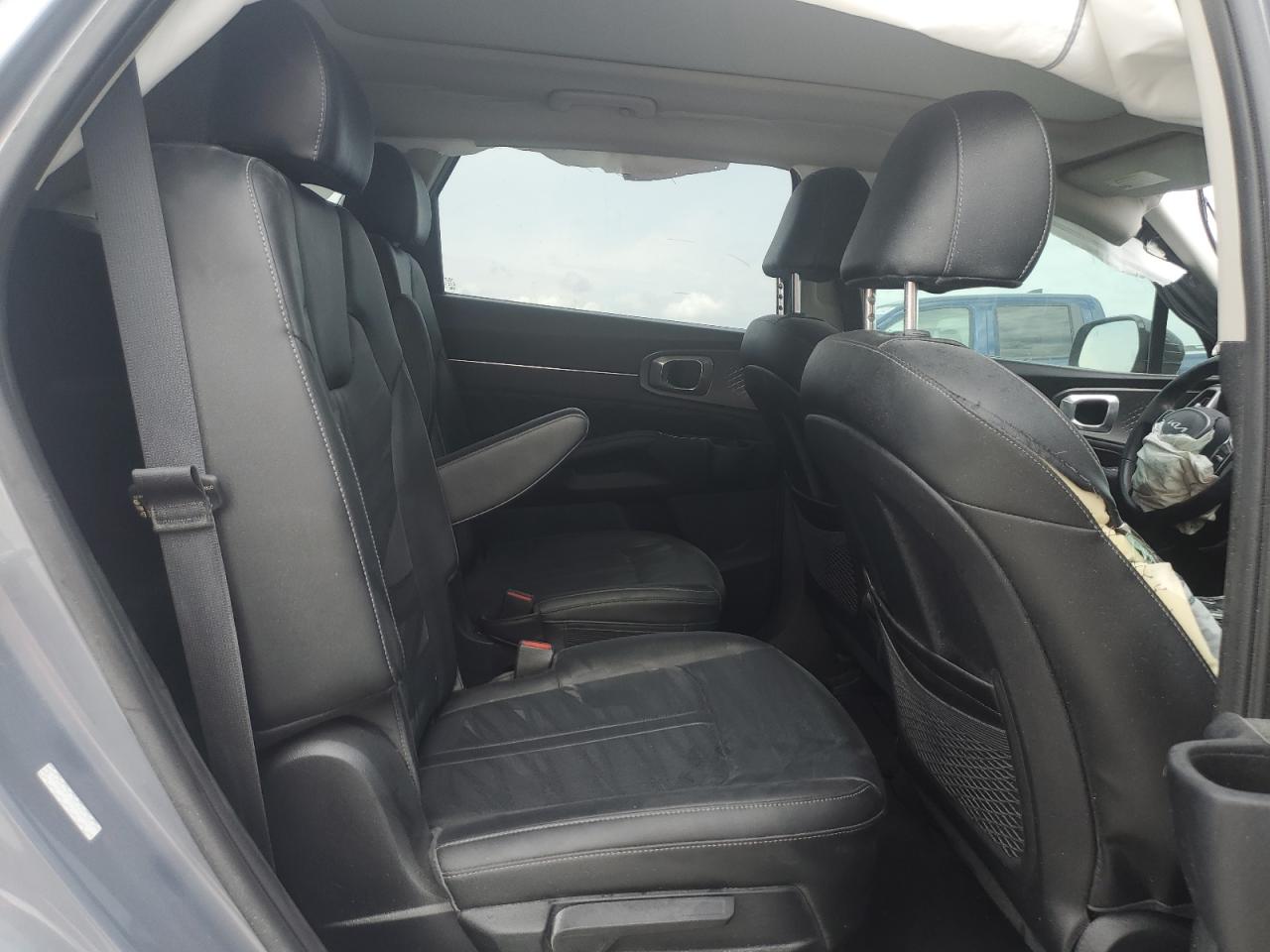 2023 Kia Sorento - Image 11