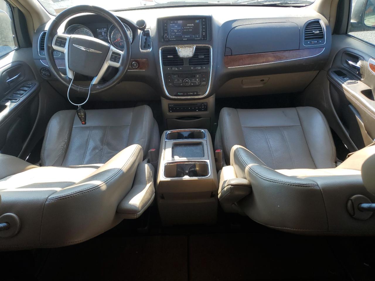 2011 Chrysler Town & Country - Image 8