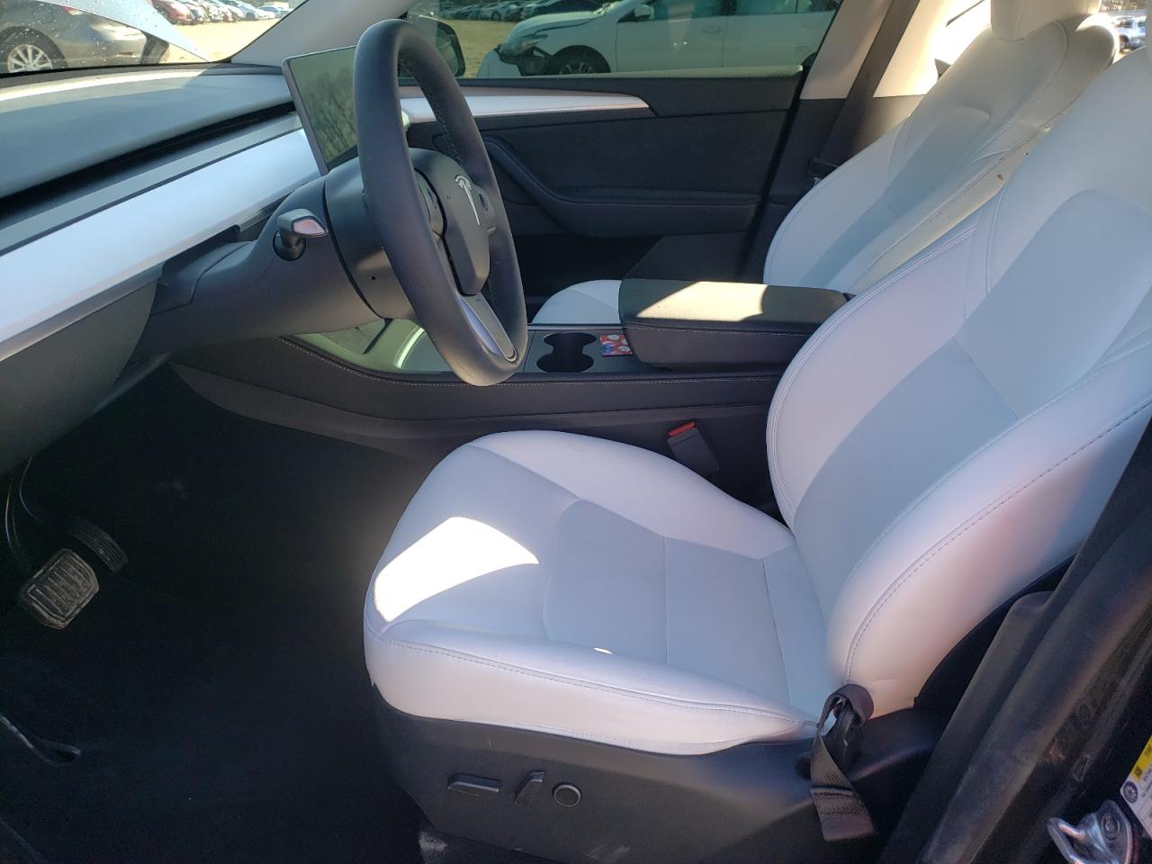 2024 Tesla Model Y VIN: 7SAYGAEE8RF074213 Lot: 50637445