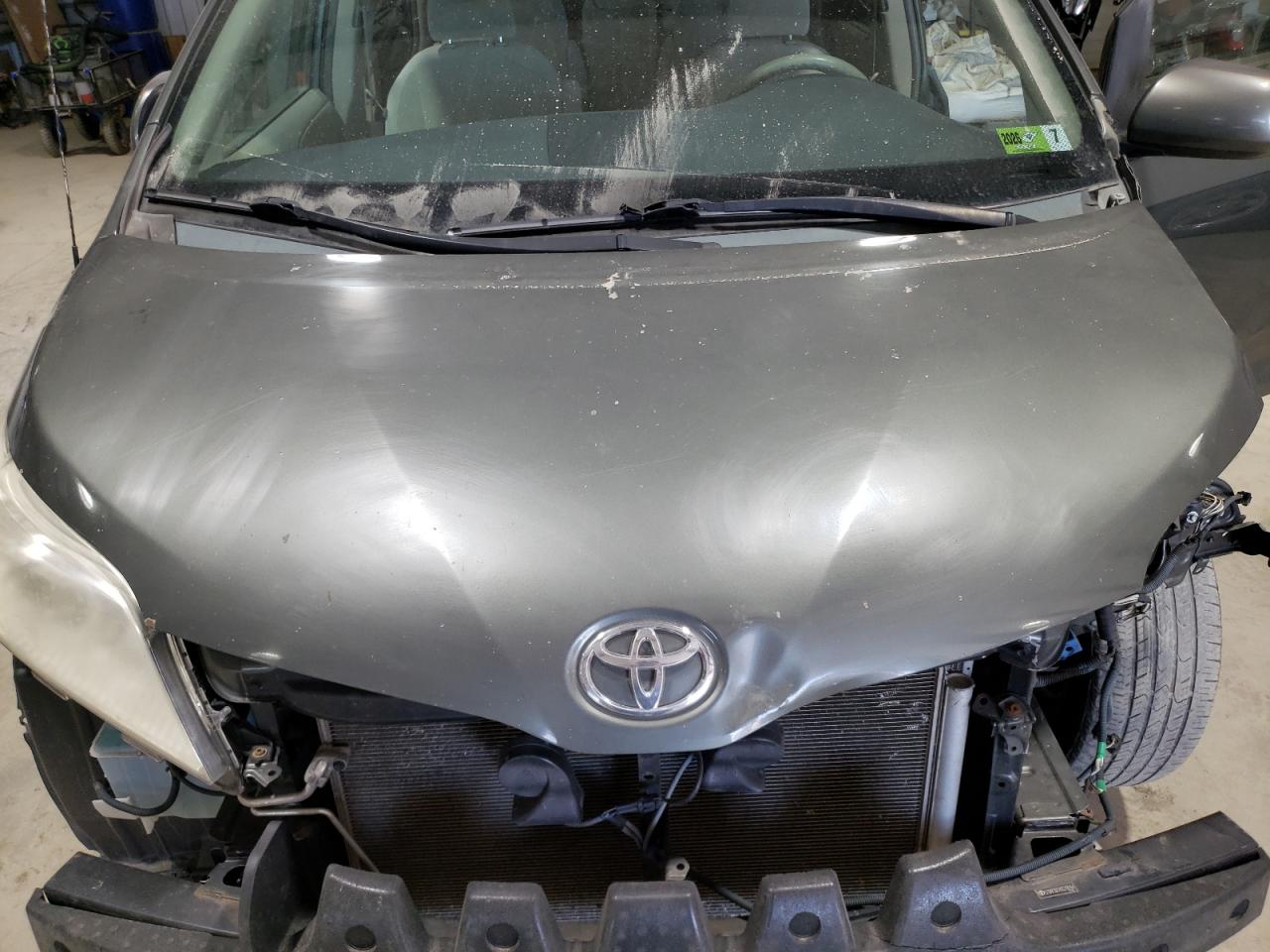 2013 Toyota Sienna - Image 11