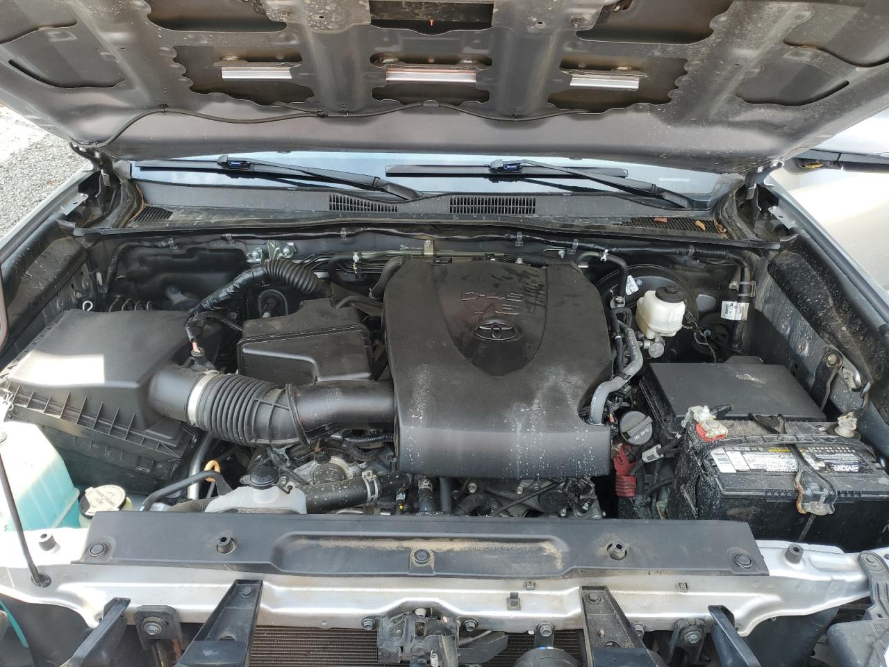 2020 Toyota Tacoma - Image 12