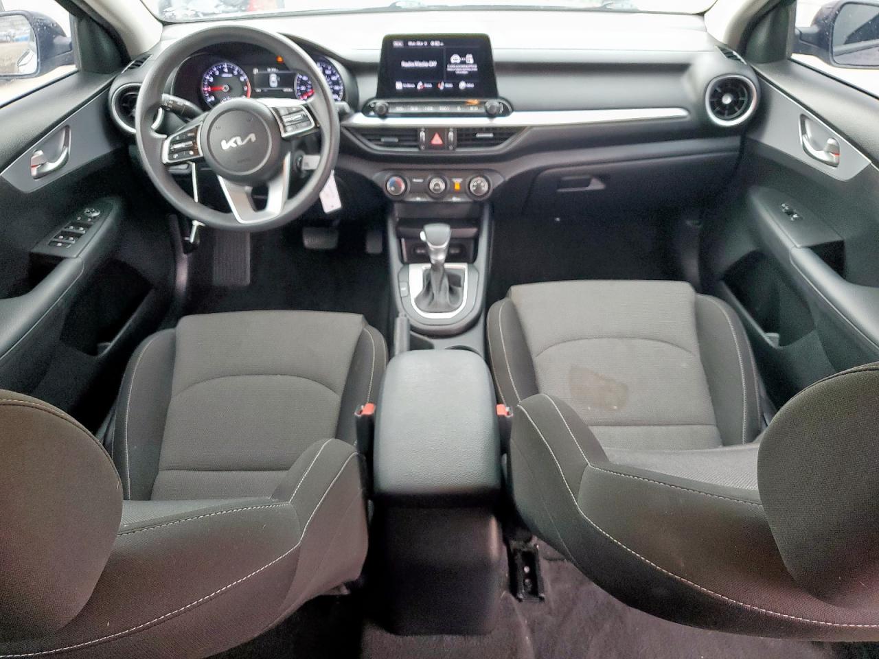 2022 Kia Forte - Image 8