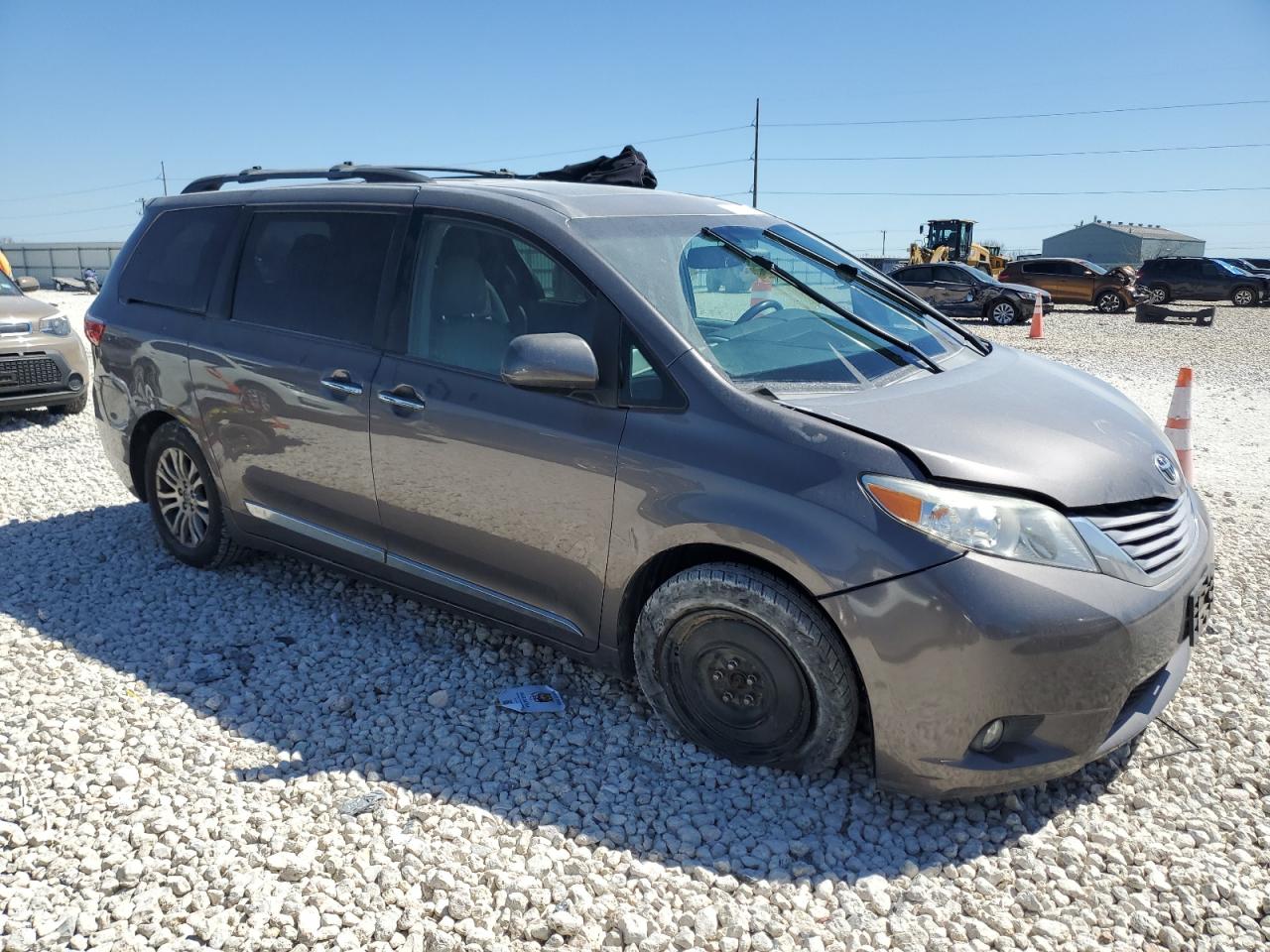 2016 Toyota Sienna - Image 4