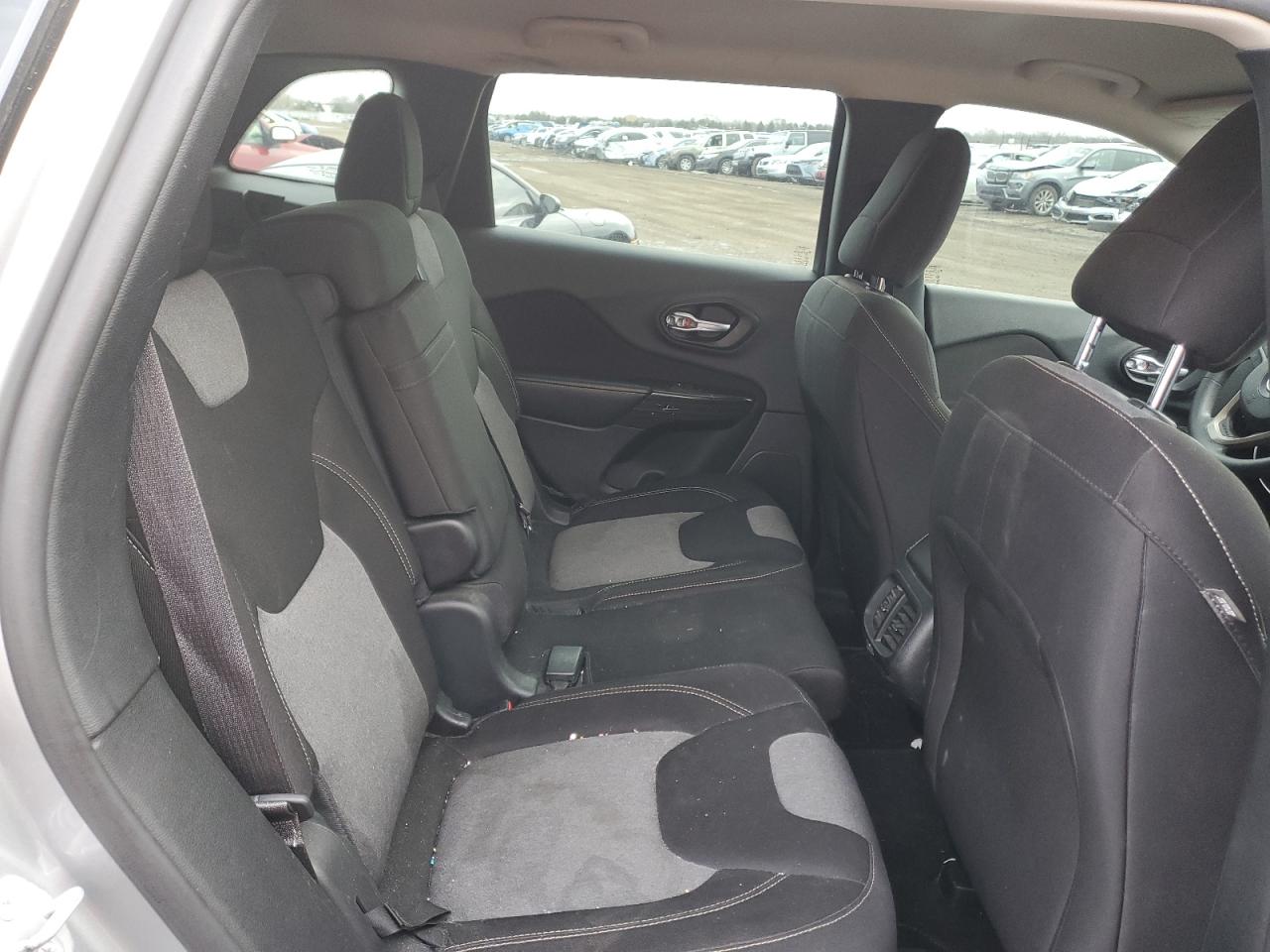 2014 Jeep Cherokee - Image 11