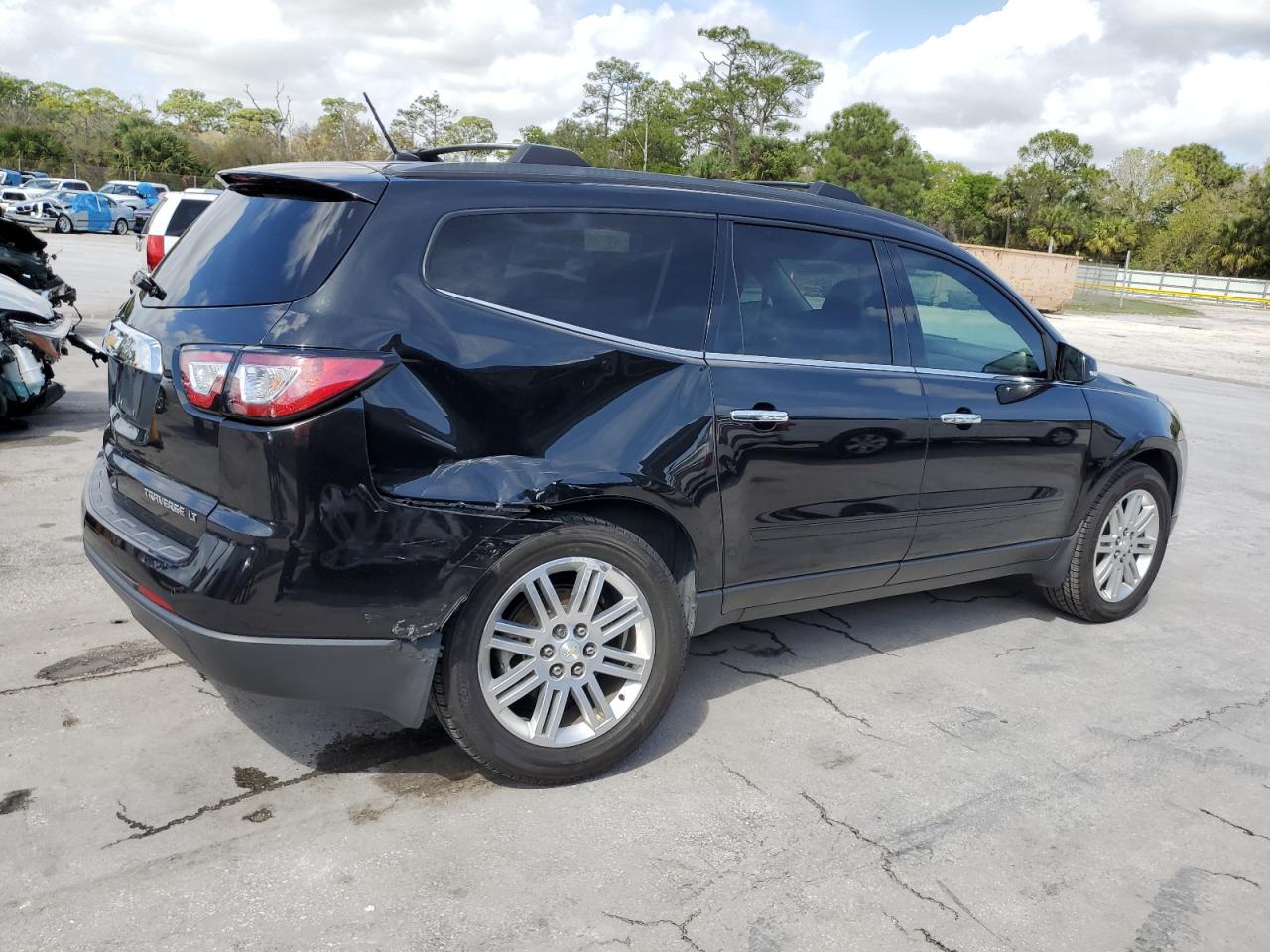 2014 Chevrolet Traverse - Image 3