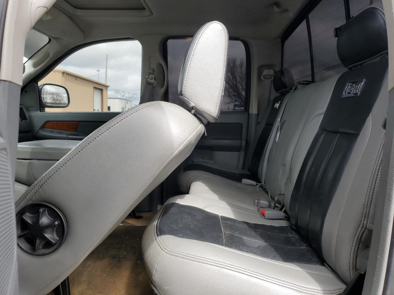 2006 Dodge RAM - Image 10