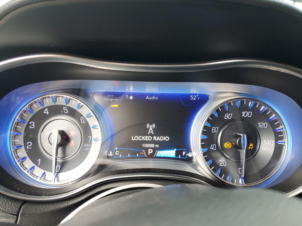 2018 Chrysler 300 - Image 9
