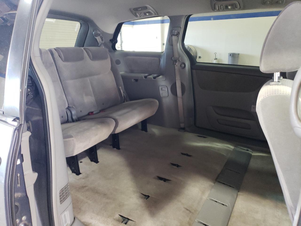 2009 Toyota Sienna - Image 11