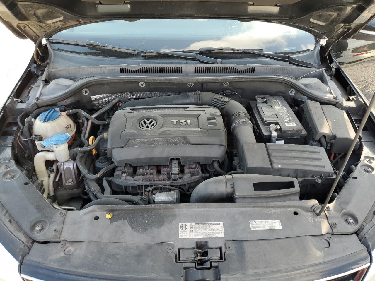 2015 Volkswagen Jetta - Image 12