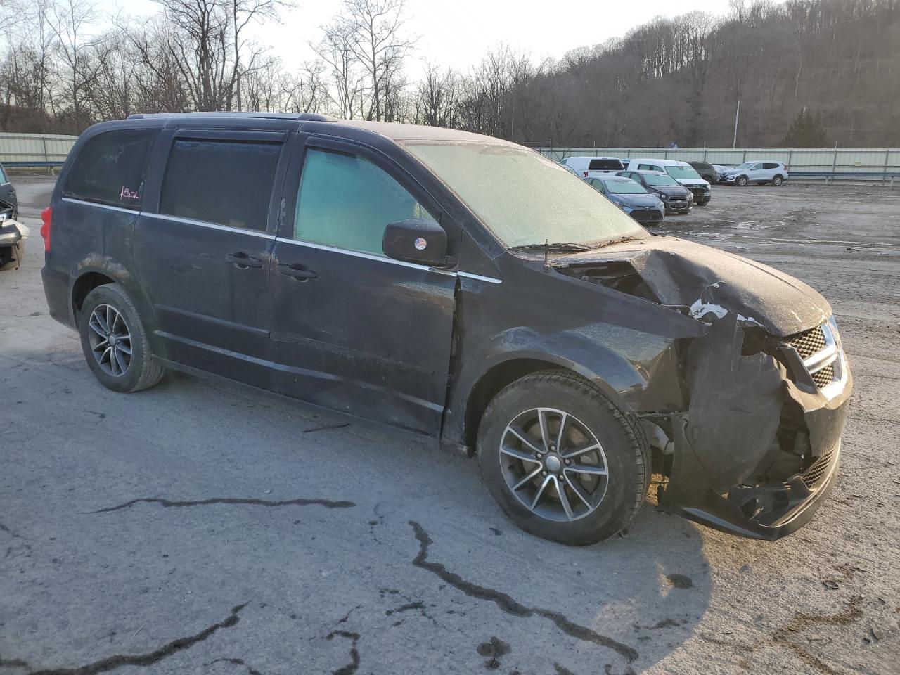 2017 Dodge Caravan - Image 4