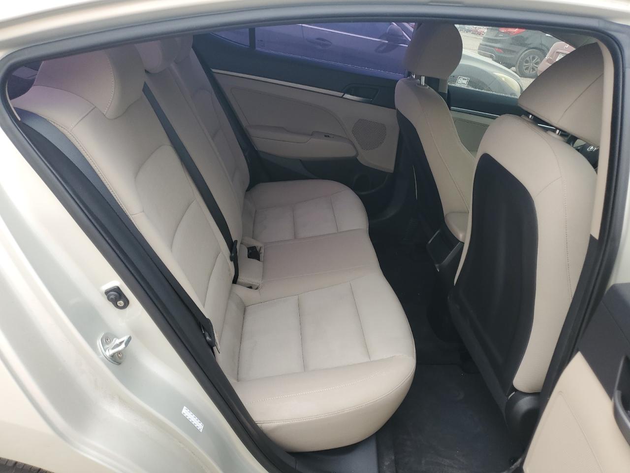 2017 Hyundai Elantra - Image 10