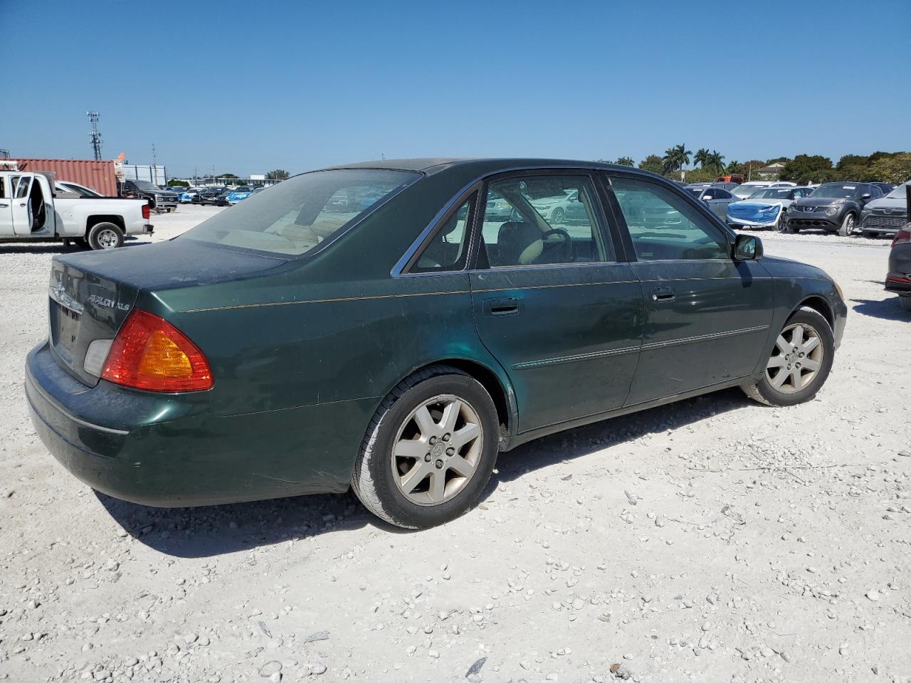 2001 Toyota Avalon - Image 3