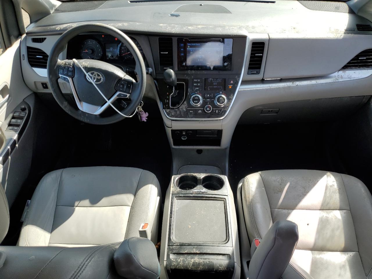 2015 Toyota Sienna - Image 8