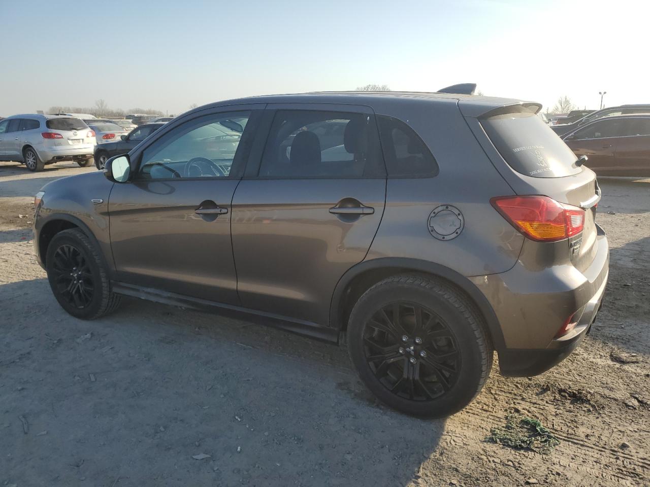 2018 Mitsubishi Outlander - Image 2