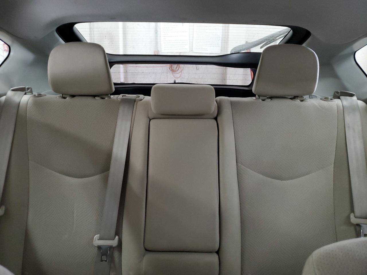 2012 Toyota Prius - Image 10