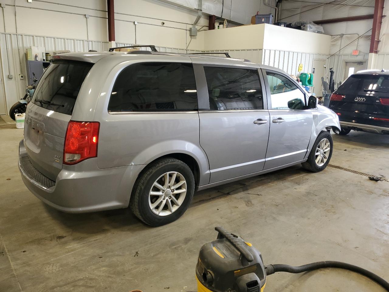 2019 Dodge Caravan - Image 3