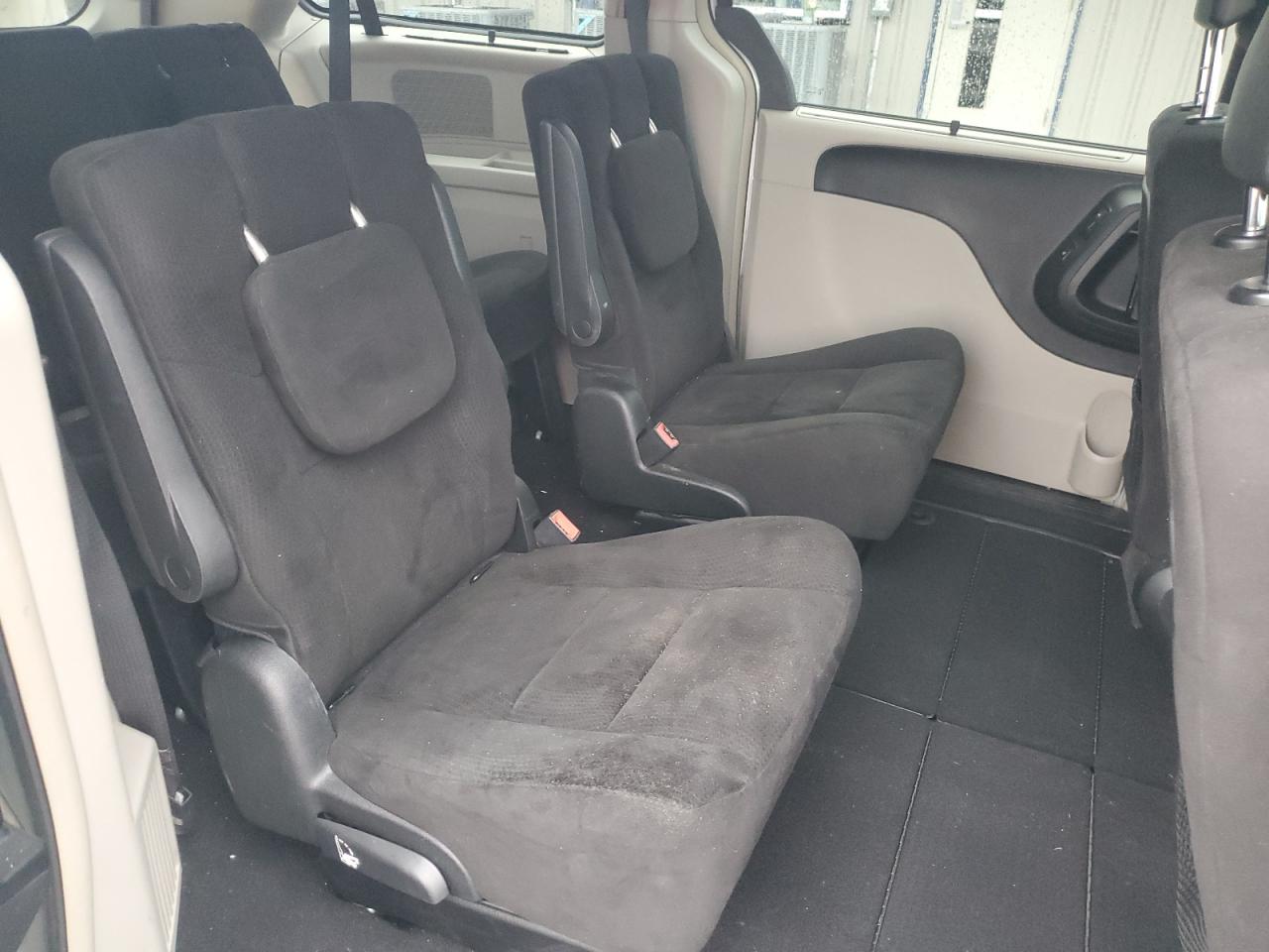 2012 Dodge Caravan - Image 11