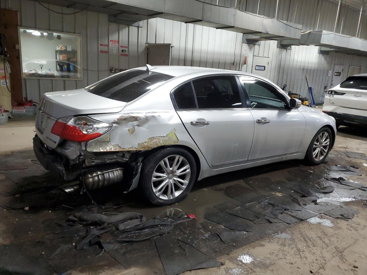 2009 Hyundai Genesis - Image 3