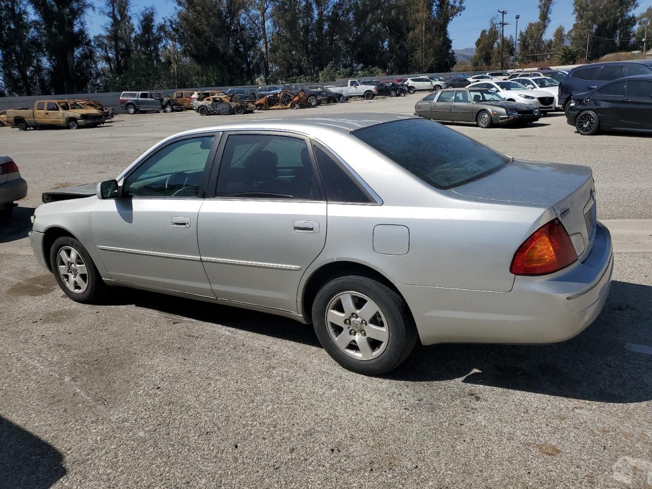 2002 Toyota Avalon - Image 2