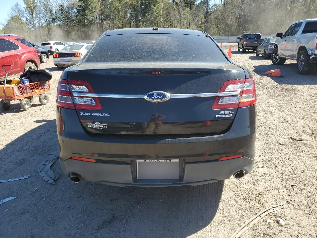 2015 Ford Taurus - Image 6