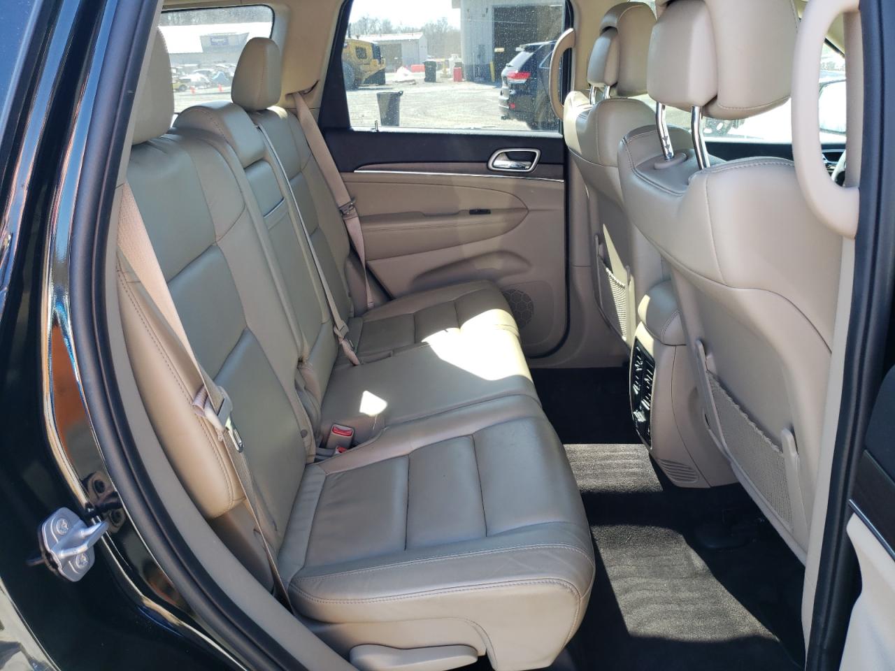 2018 Jeep Grand Cherokee - Image 11