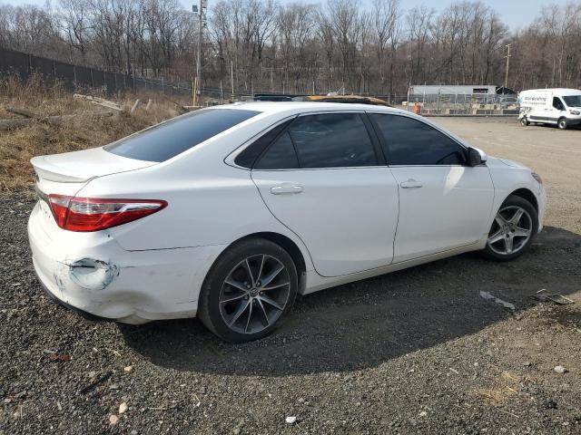 Sedans TOYOTA CAMRY 2015 Biały