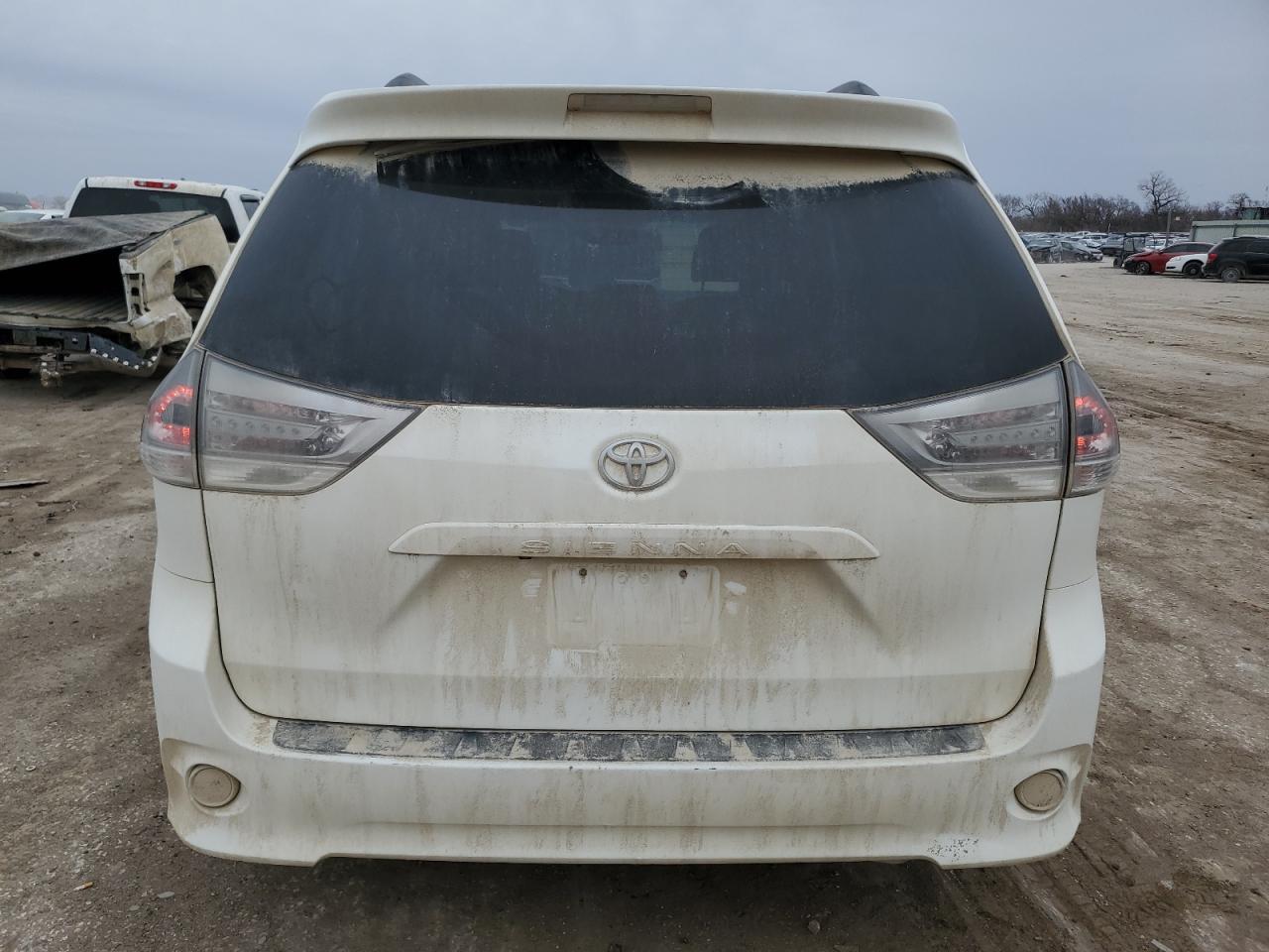 2012 Toyota Sienna - Image 6