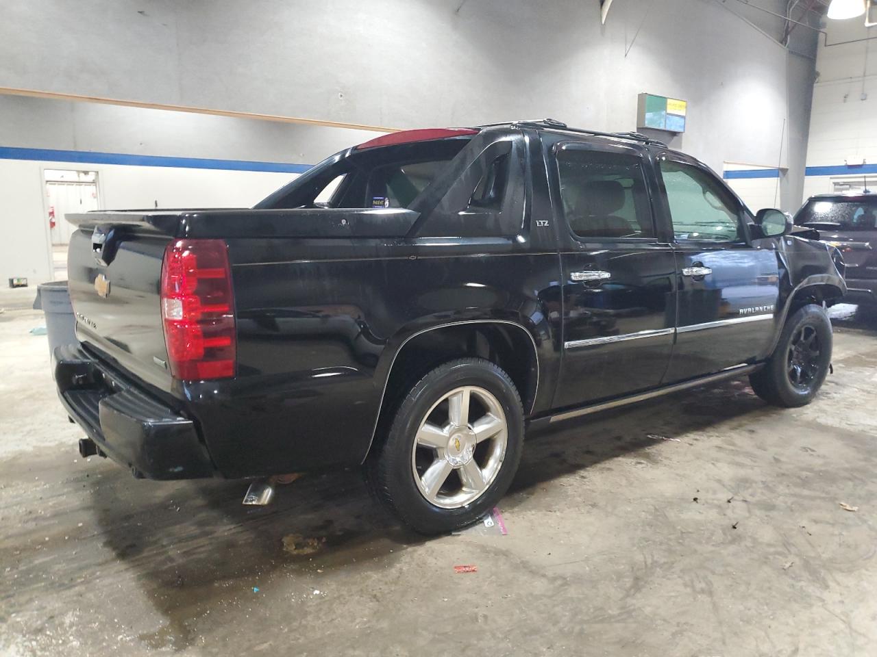 2012 Chevrolet Avalanche - Image 3