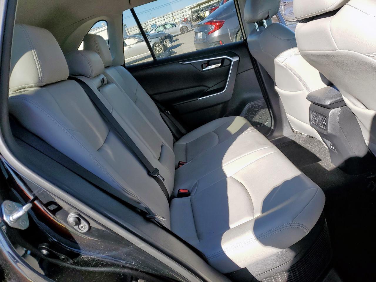 2020 Toyota Rav4 Xle VIN: 2T3RWRFV8LW082203 Lot: 47774735