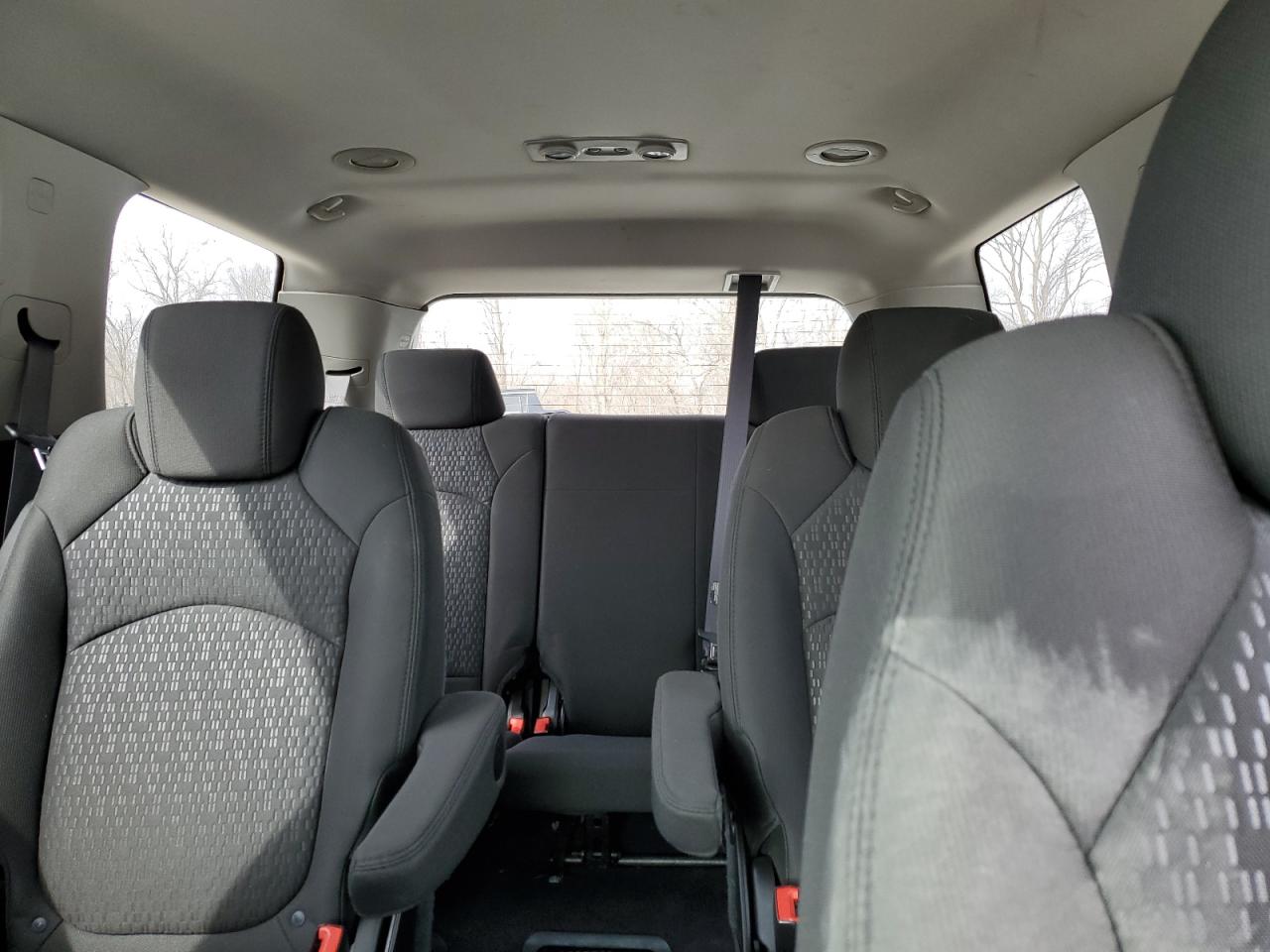 2010 GMC Acadia - Image 10
