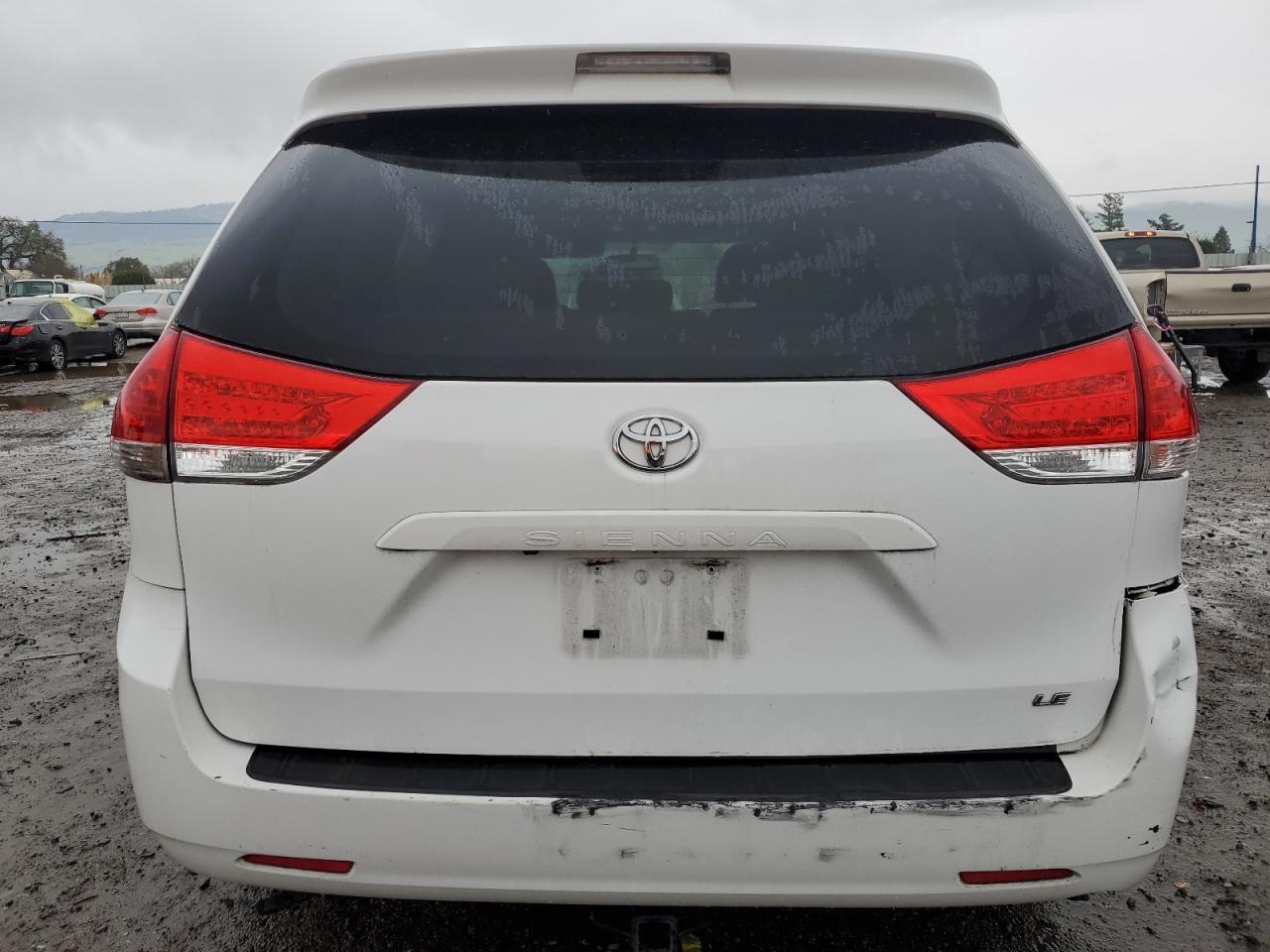 2012 Toyota Sienna - Image 6