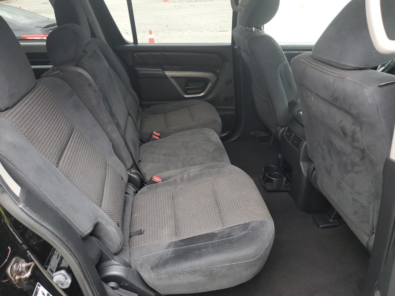 2015 Nissan Armada - Image 11