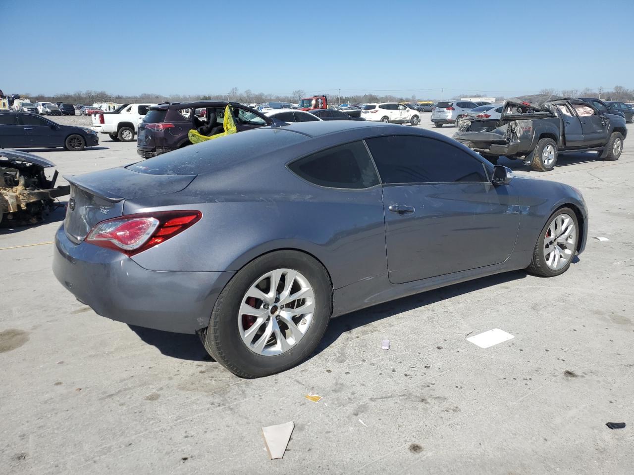 2015 Hyundai Genesis - Image 3