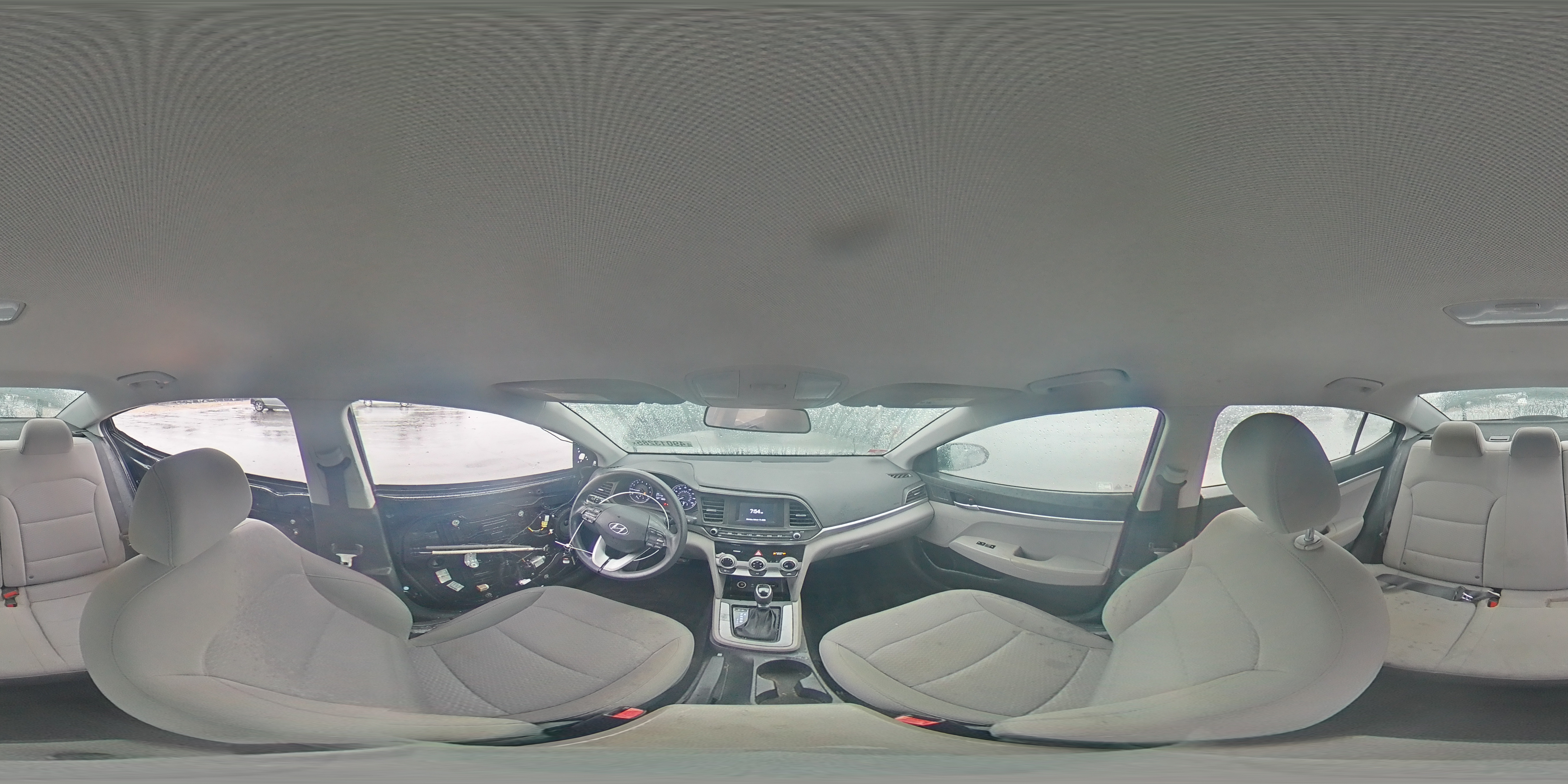 2019 Hyundai Elantra - Image 13