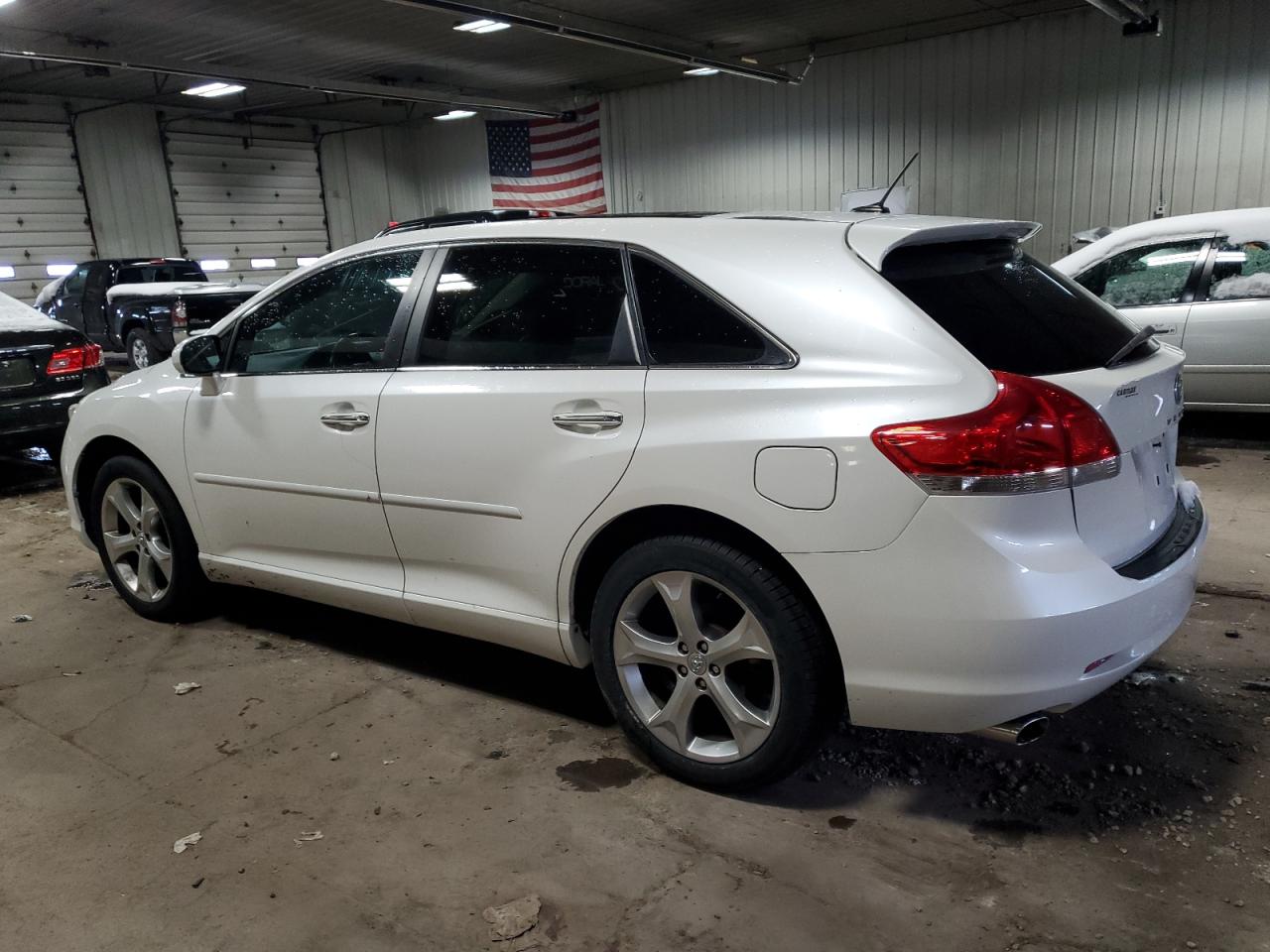 2009 Toyota Venza - Image 2
