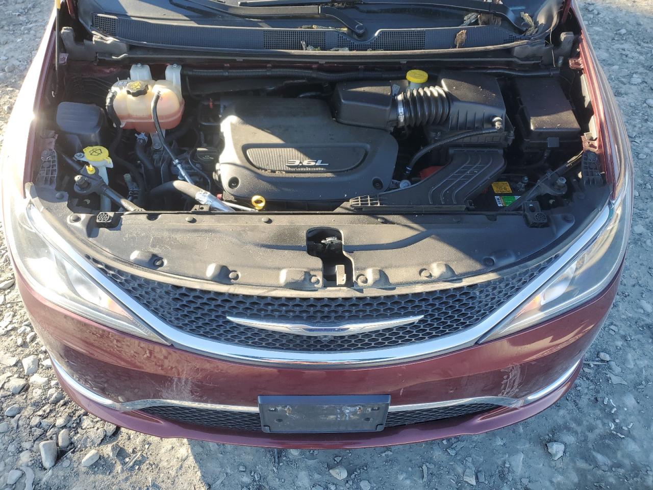 2017 Chrysler Pacifica - Image 12