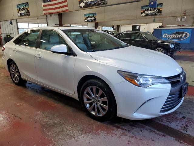  TOYOTA CAMRY 2017 Белый