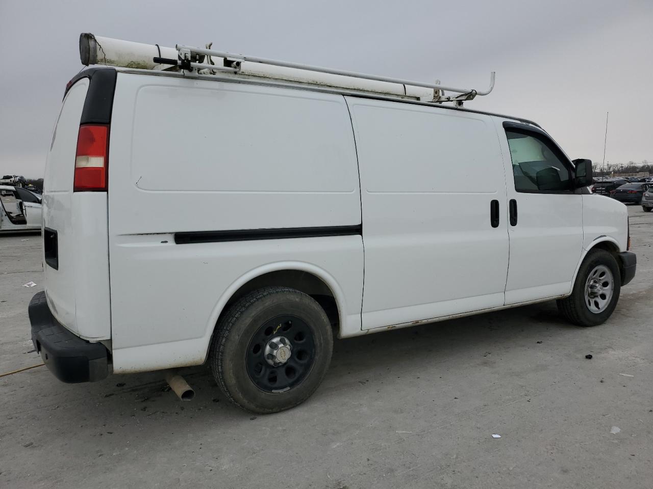 2011 Chevrolet Express - Image 3
