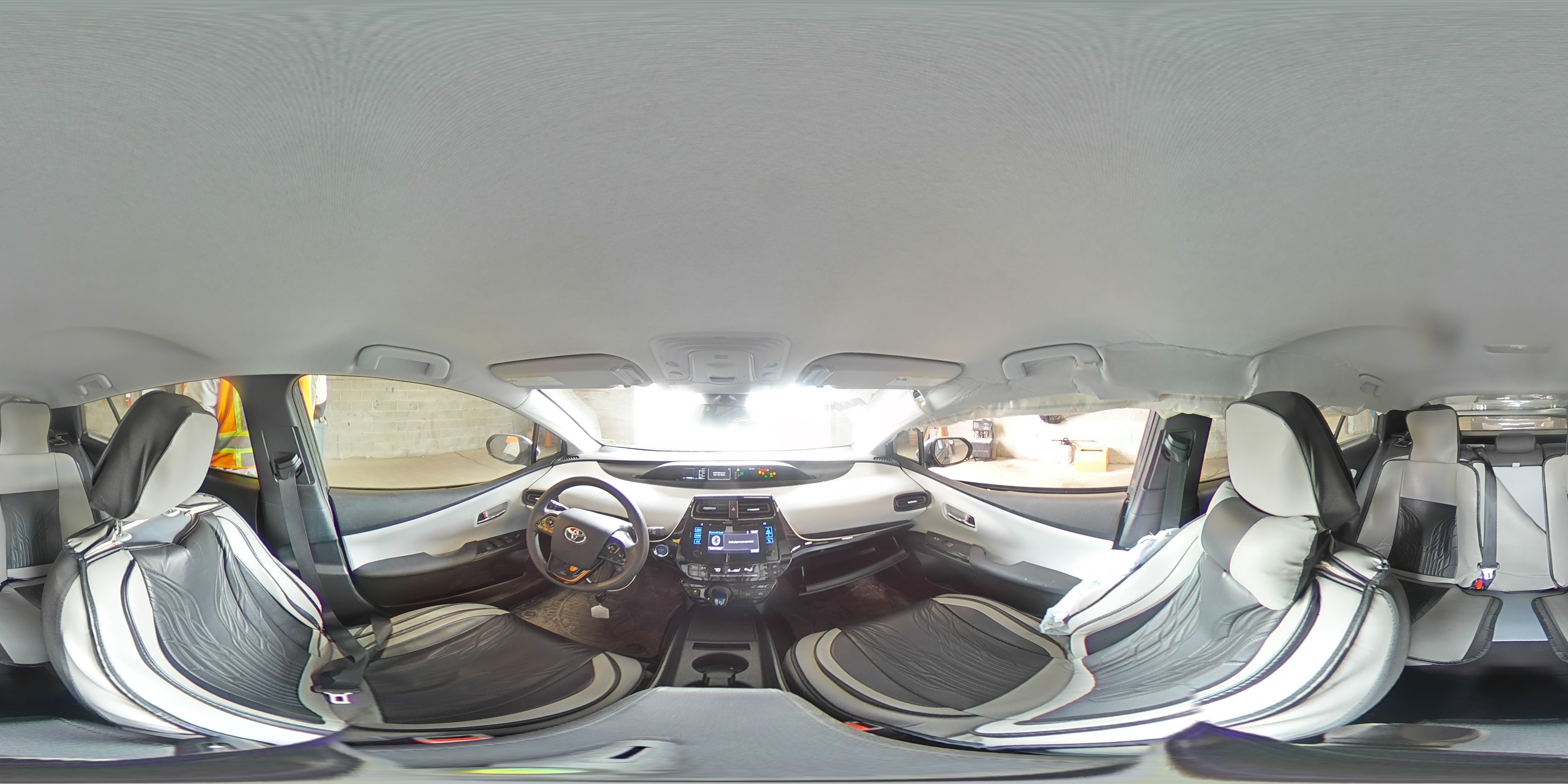 2019 Toyota Prius - Image 12